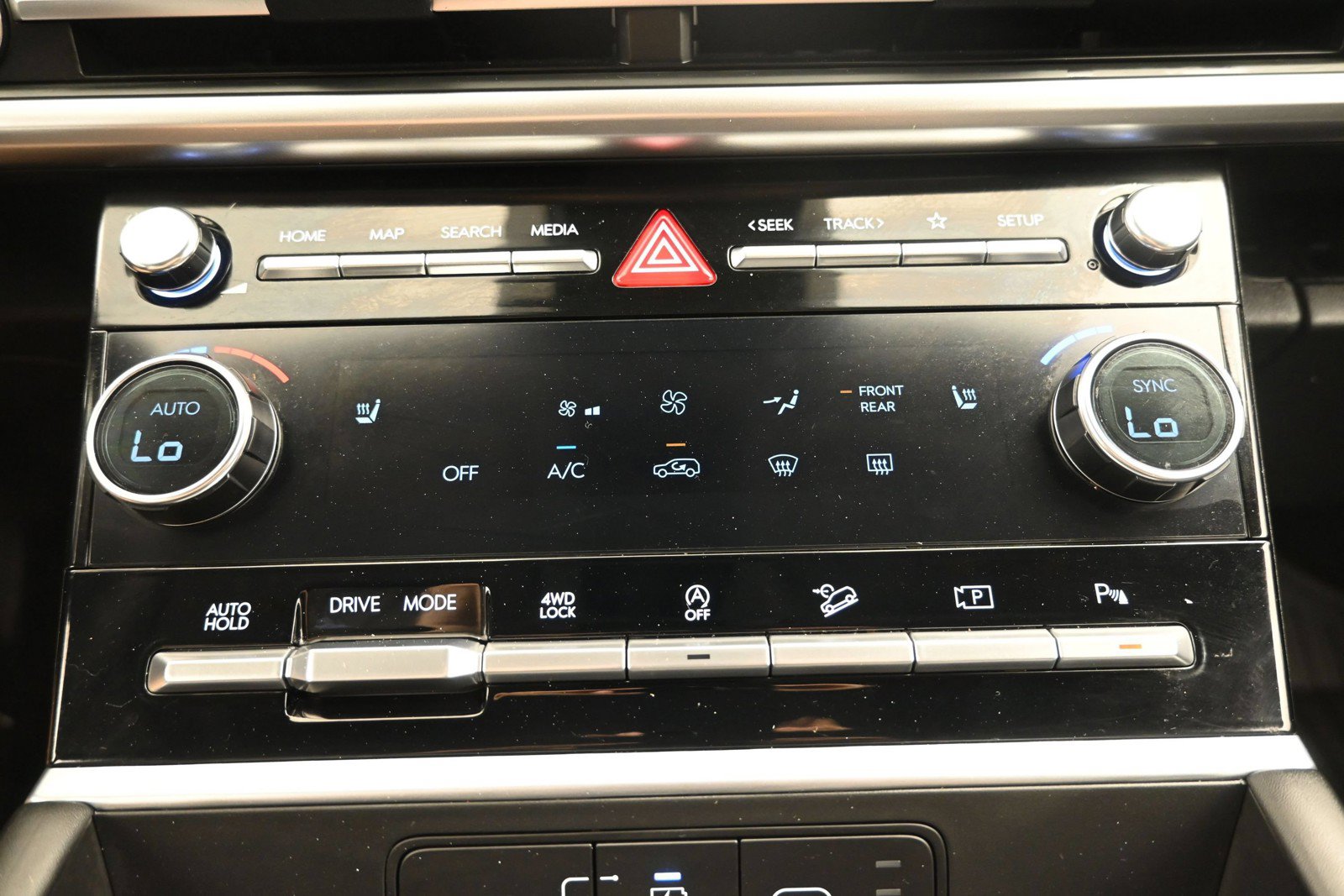 Used 2026 Hyundai Santa Fe SEL AWD/4WD image 17