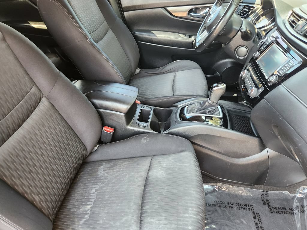 Used 2017 Nissan Rogue SV w/ SV Premium Package AWD/4WD image 5