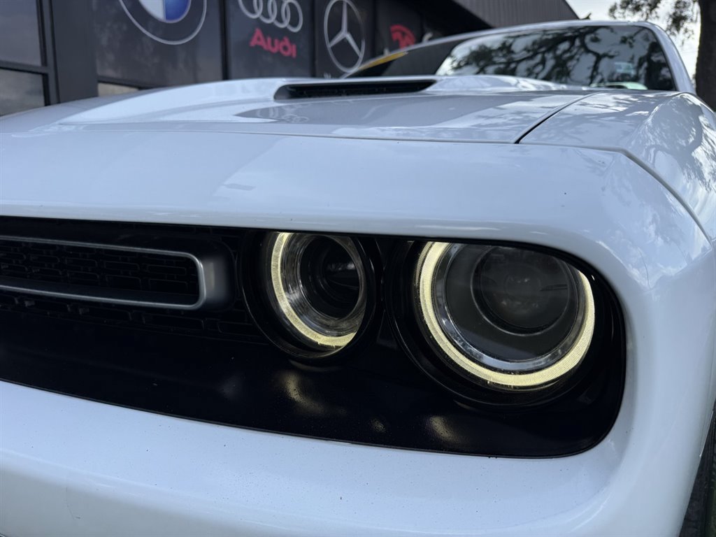 Used 2020 Dodge Challenger SXT RWD image 10