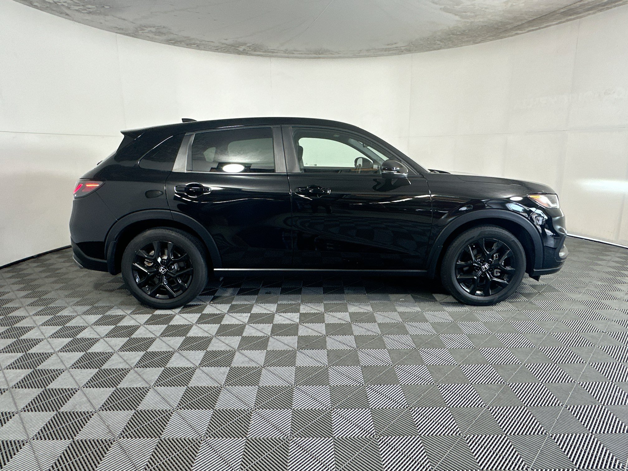 Used 2025 Honda HR-V Sport image 2