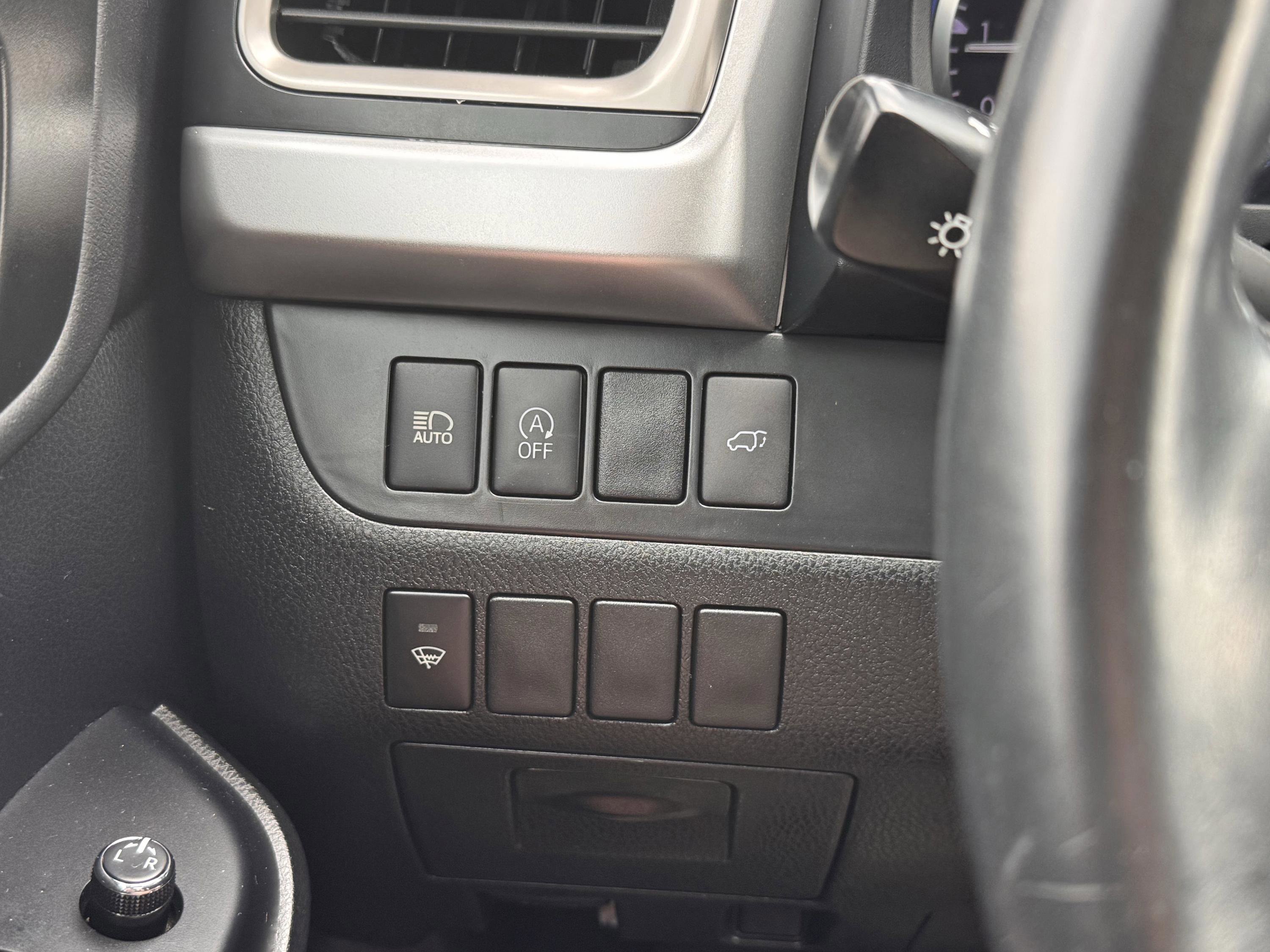 Used 2019 Toyota Highlander SE image 7