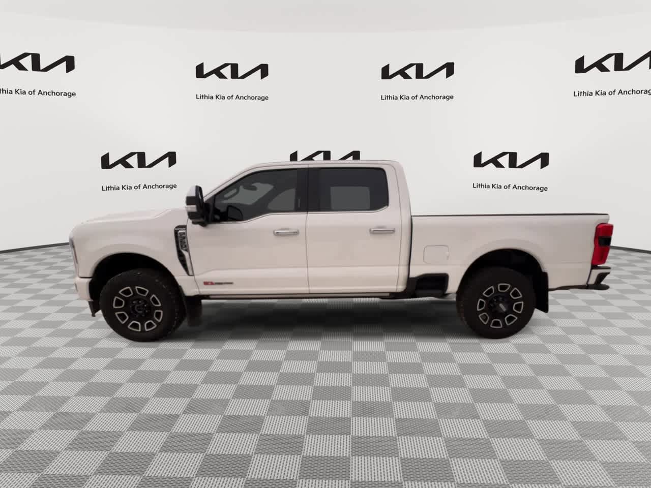 Used 2024 Ford F350 Platinum AWD/4WD image 4