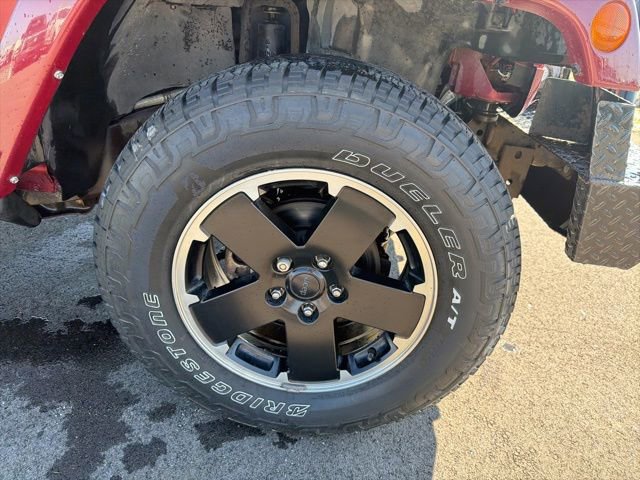 Used 2012 Jeep Wrangler Unlimited Sahara AWD/4WD image 4