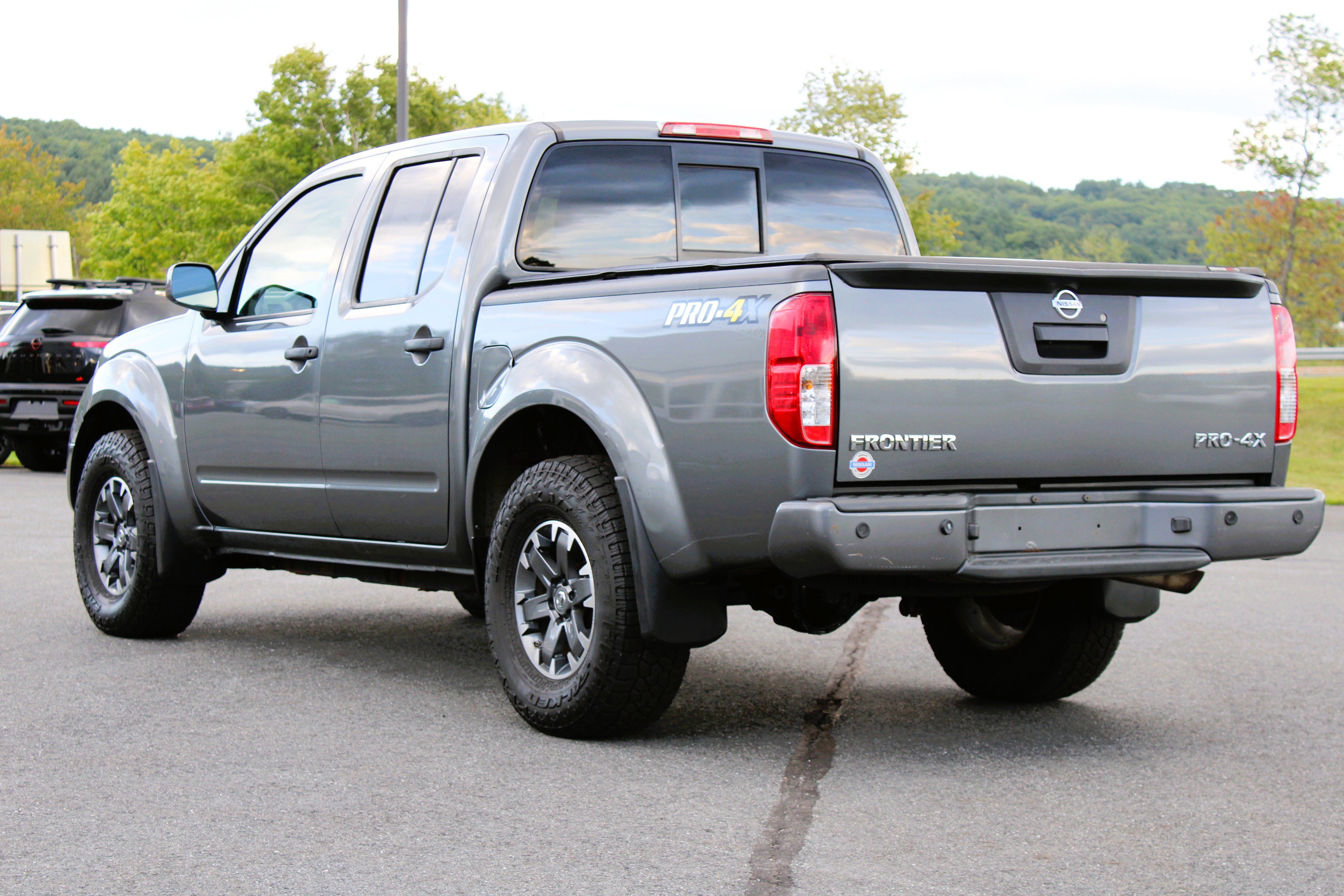 Used 2018 Nissan Frontier PRO-4X AWD/4WD image 9