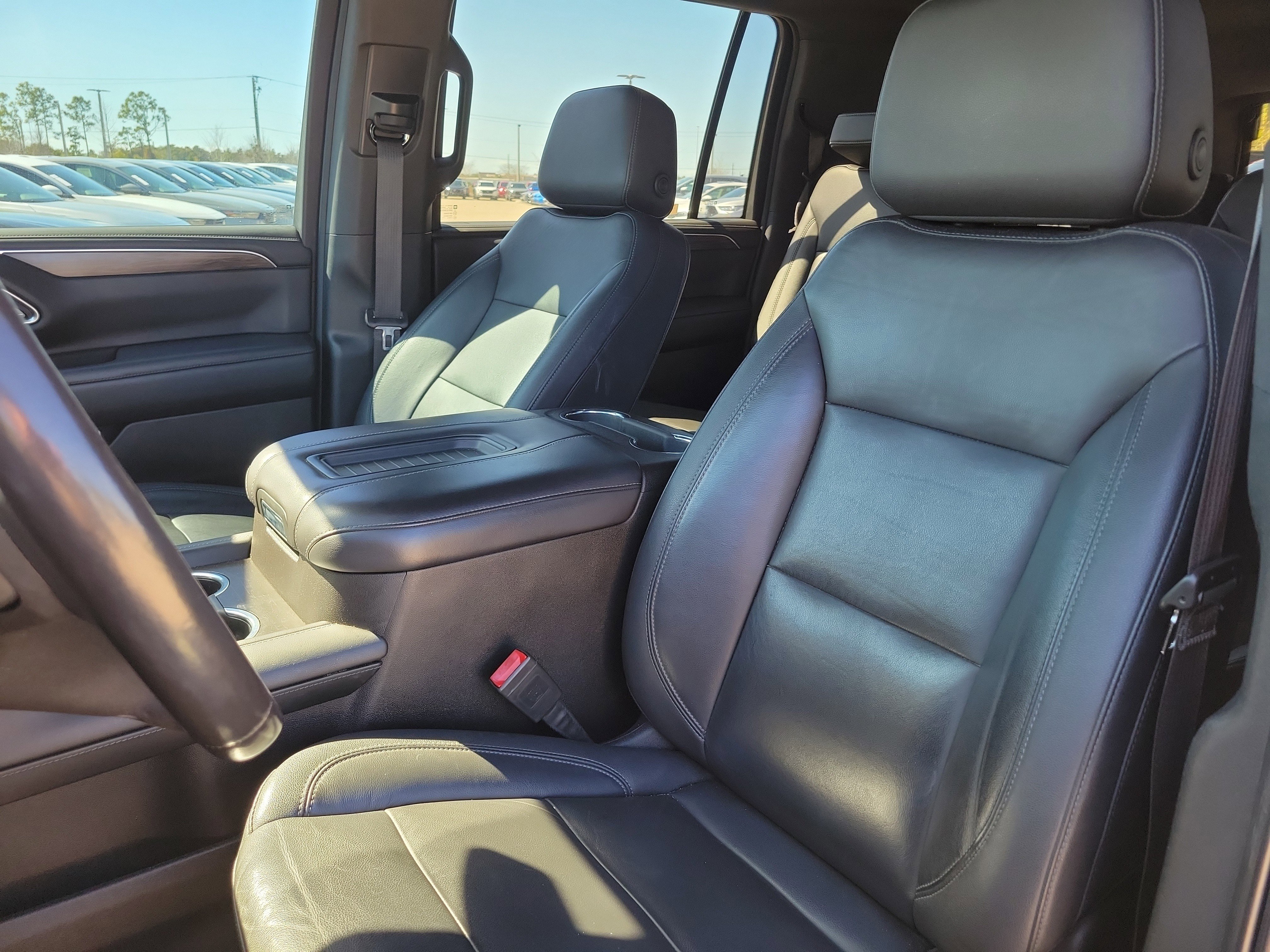 Used 2021 Chevrolet Suburban Z71 w/ Luxury Package image 20