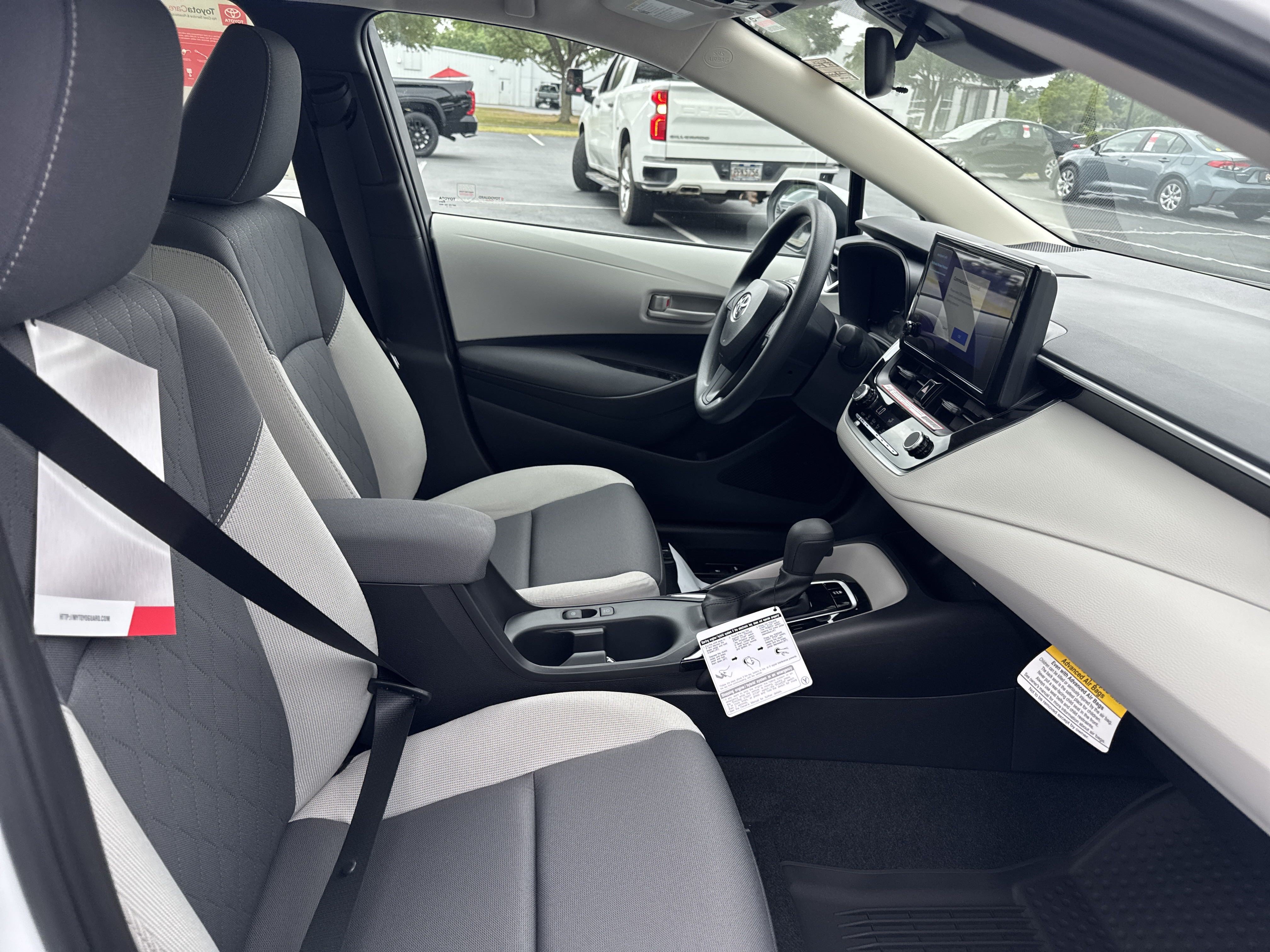 New 2025 Toyota Corolla LE w/ Convenience Package FWD image 31