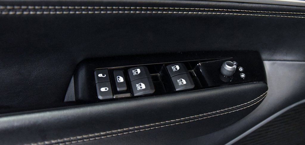 Used 2024 Jeep Wagoneer L Series II w/ Flexible Seating Group image 17