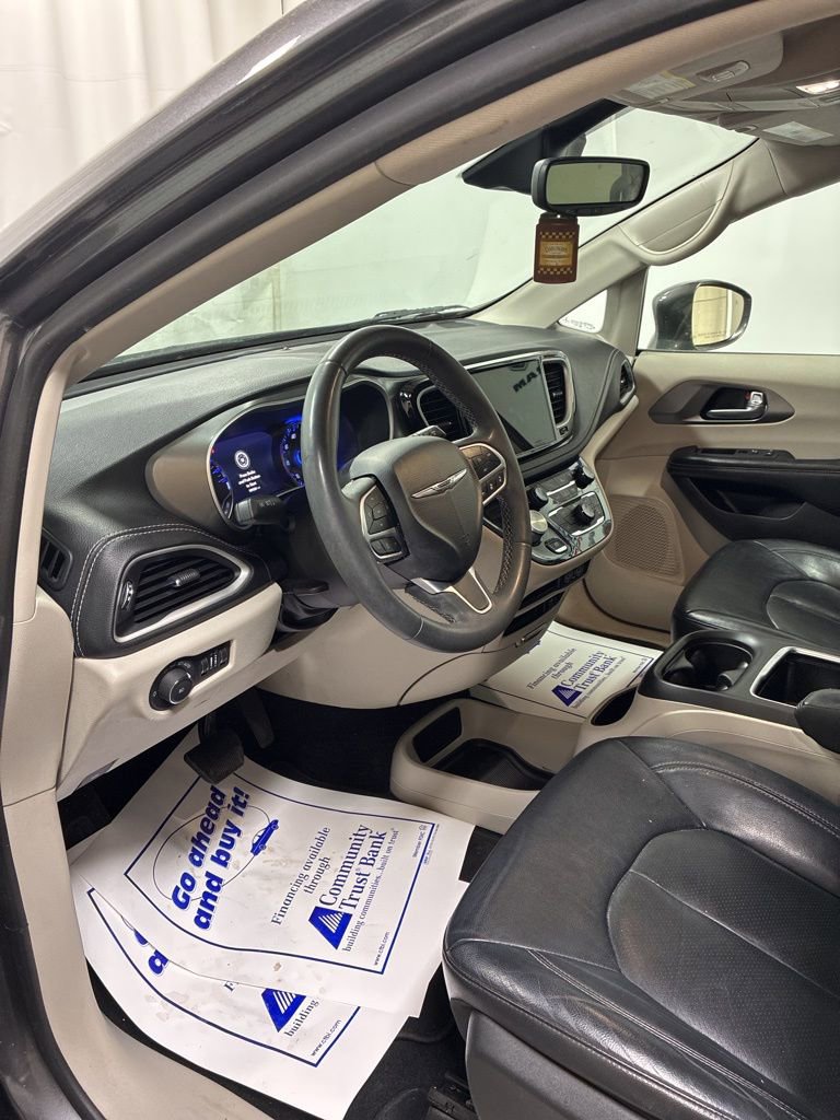 Used 2022 Chrysler Pacifica Touring-L FWD image 12