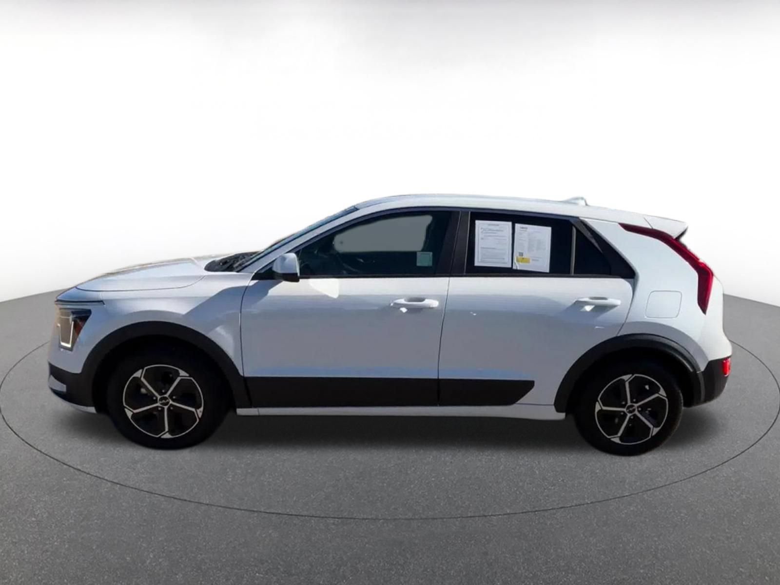Used 2026 Kia Niro LX FWD image 9