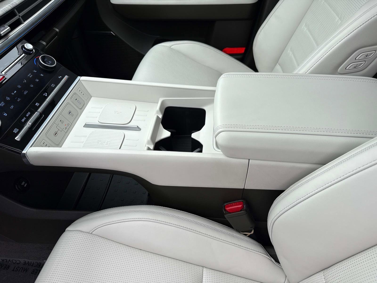 Used 2025 Hyundai Santa Fe Calligraphy image 15