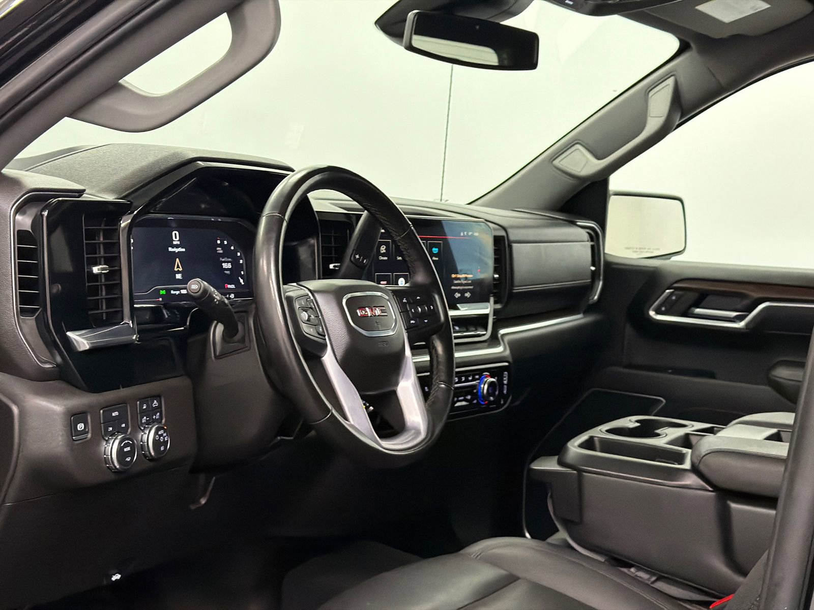 Used 2025 GMC Sierra 1500 SLT AWD/4WD image 16