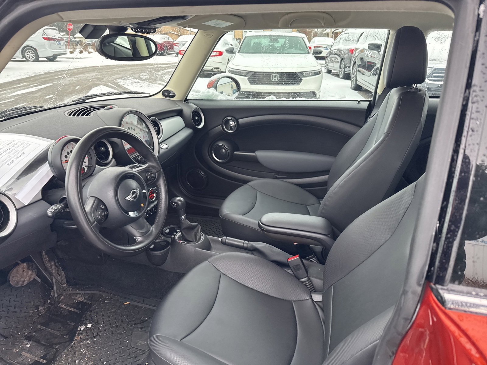Used 2011 MINI Cooper Hardtop image 11