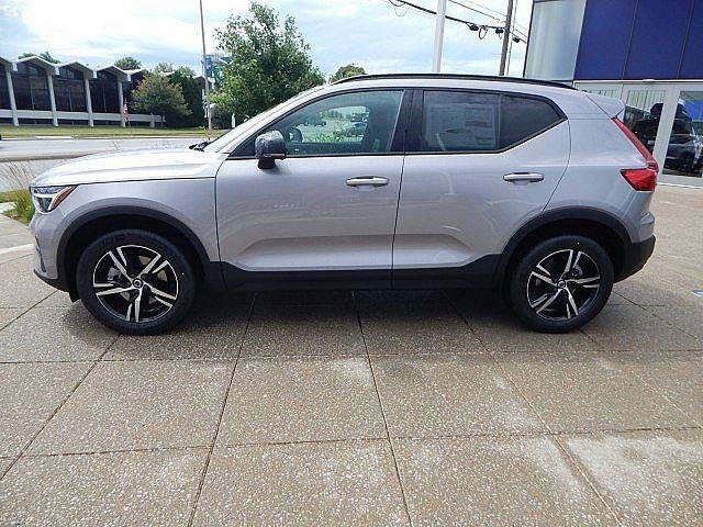 New 2026 Volvo XC40 B5 Core w/ Climate Package AWD/4WD image 10