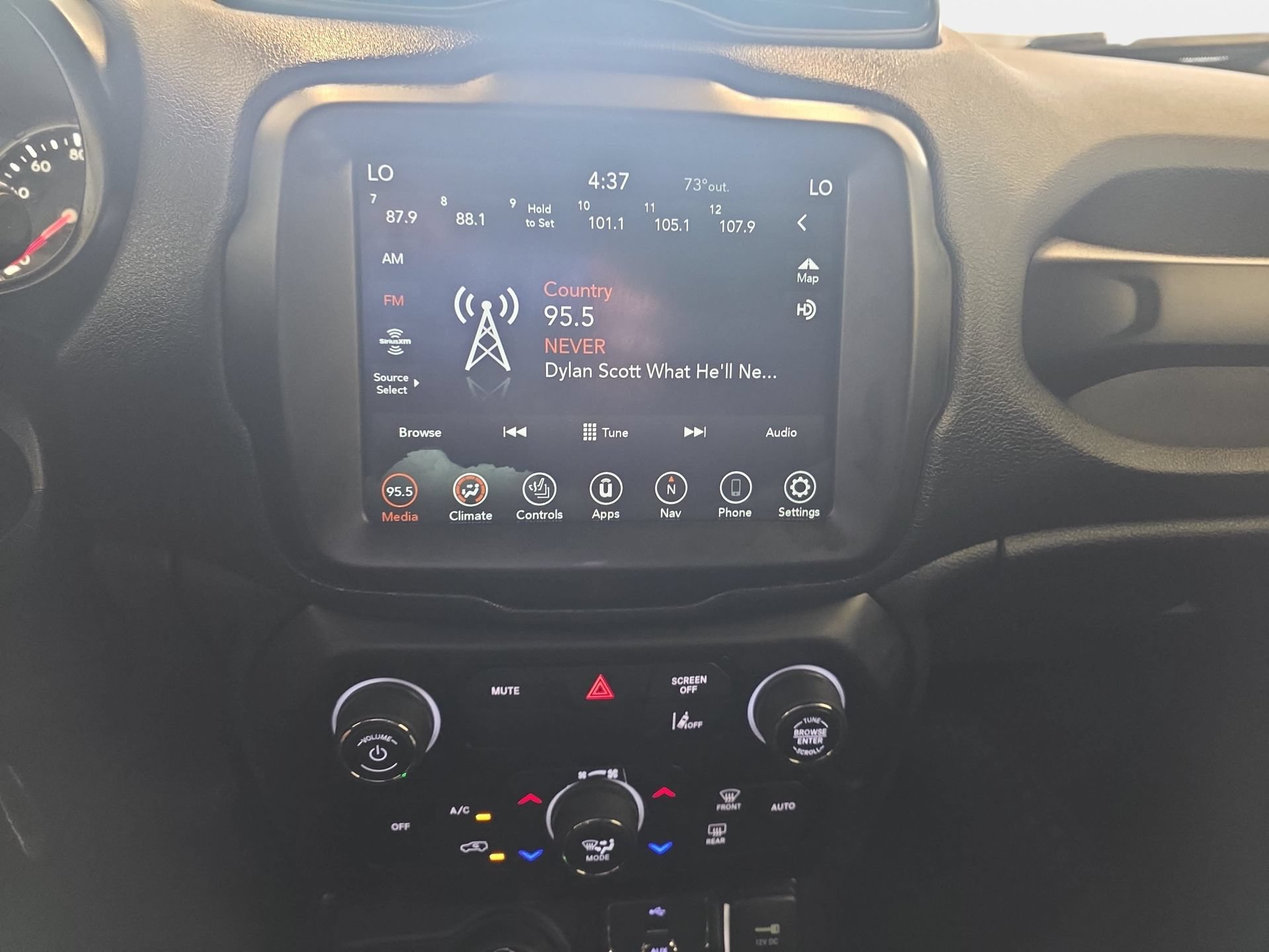 Used 2022 Jeep Renegade Altitude w/ Convenience Group AWD/4WD image 19