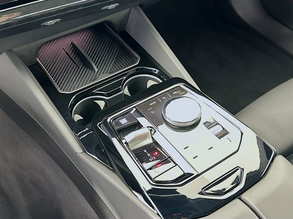 Used 2025 BMW 530i w/ M Sport Package image 17