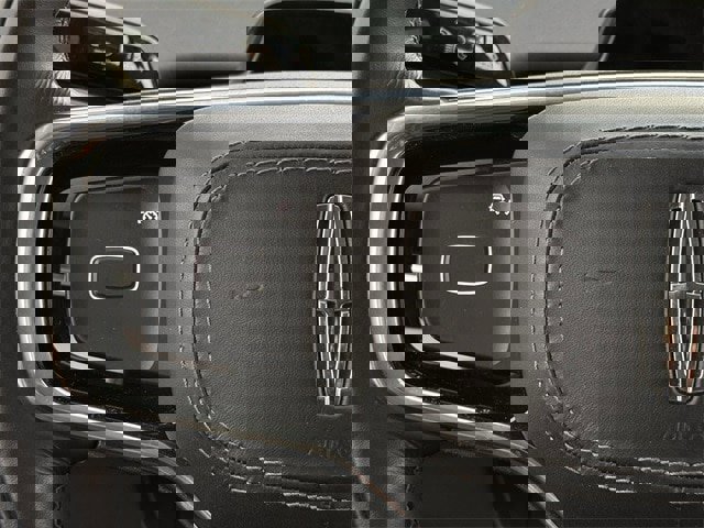 Used 2025 Lincoln Navigator Reserve image 13