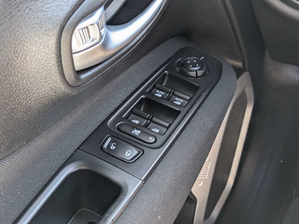 Used 2021 Jeep Renegade Sport FWD image 19
