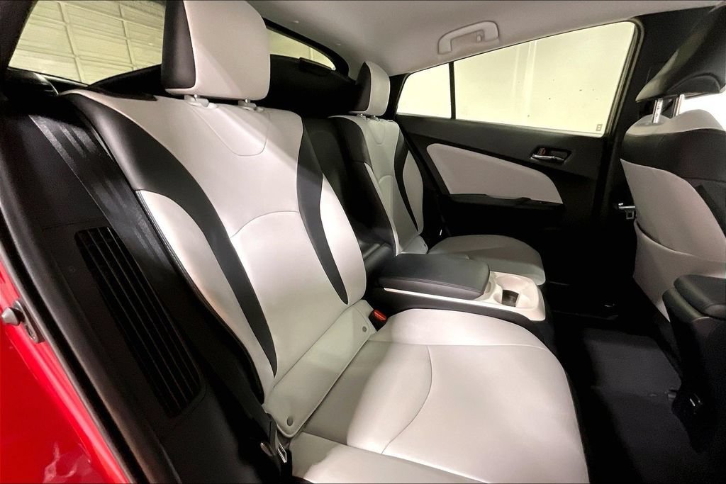 Used 2018 Toyota Prius Prime Advanced FWD image 31
