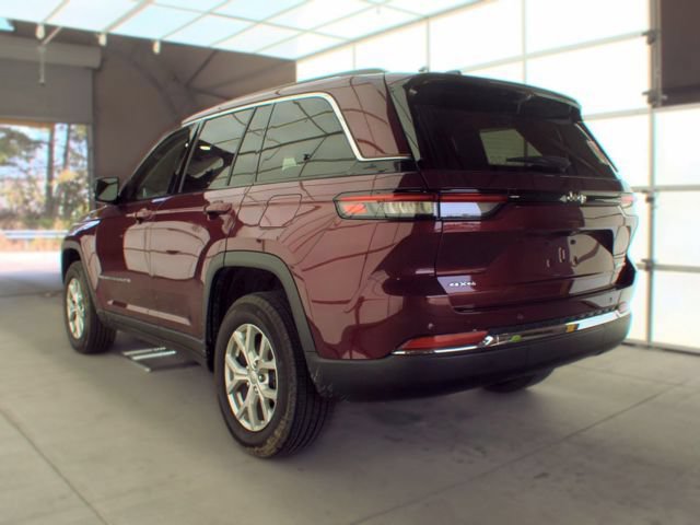 Used 2024 Jeep Grand Cherokee Limited w/ Luxury Tech Group II AWD/4WD image 4