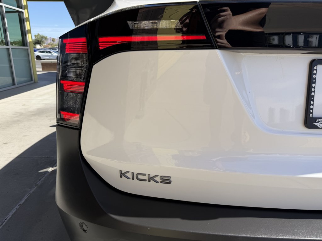 Used 2025 Nissan Kicks SR AWD/4WD image 14