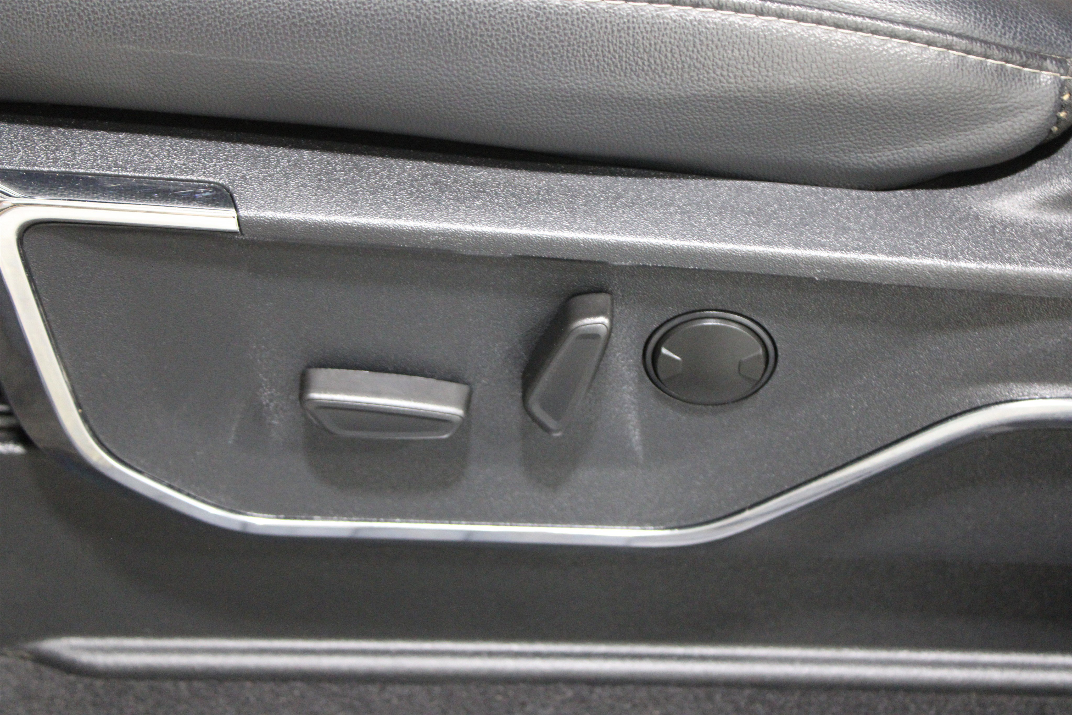 Used 2024 Ford F350 Lariat w/ Lariat Ultimate Package image 5