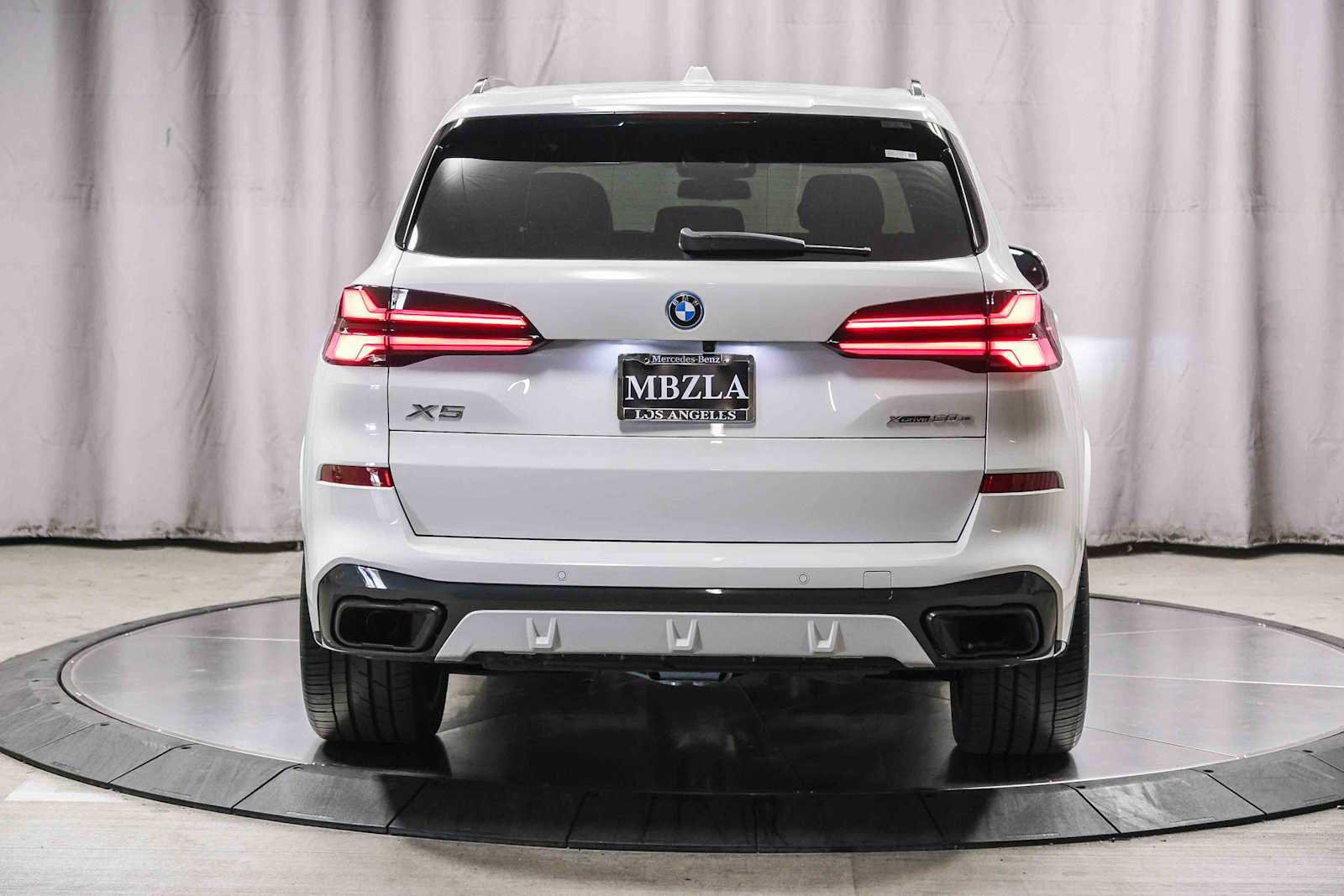 Used 2024 BMW X5 xDrive50e w/ M Sport Package AWD/4WD image 3