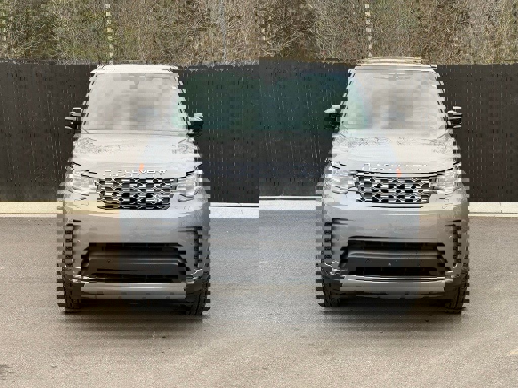 Certified 2025 Land Rover Discovery S image 9