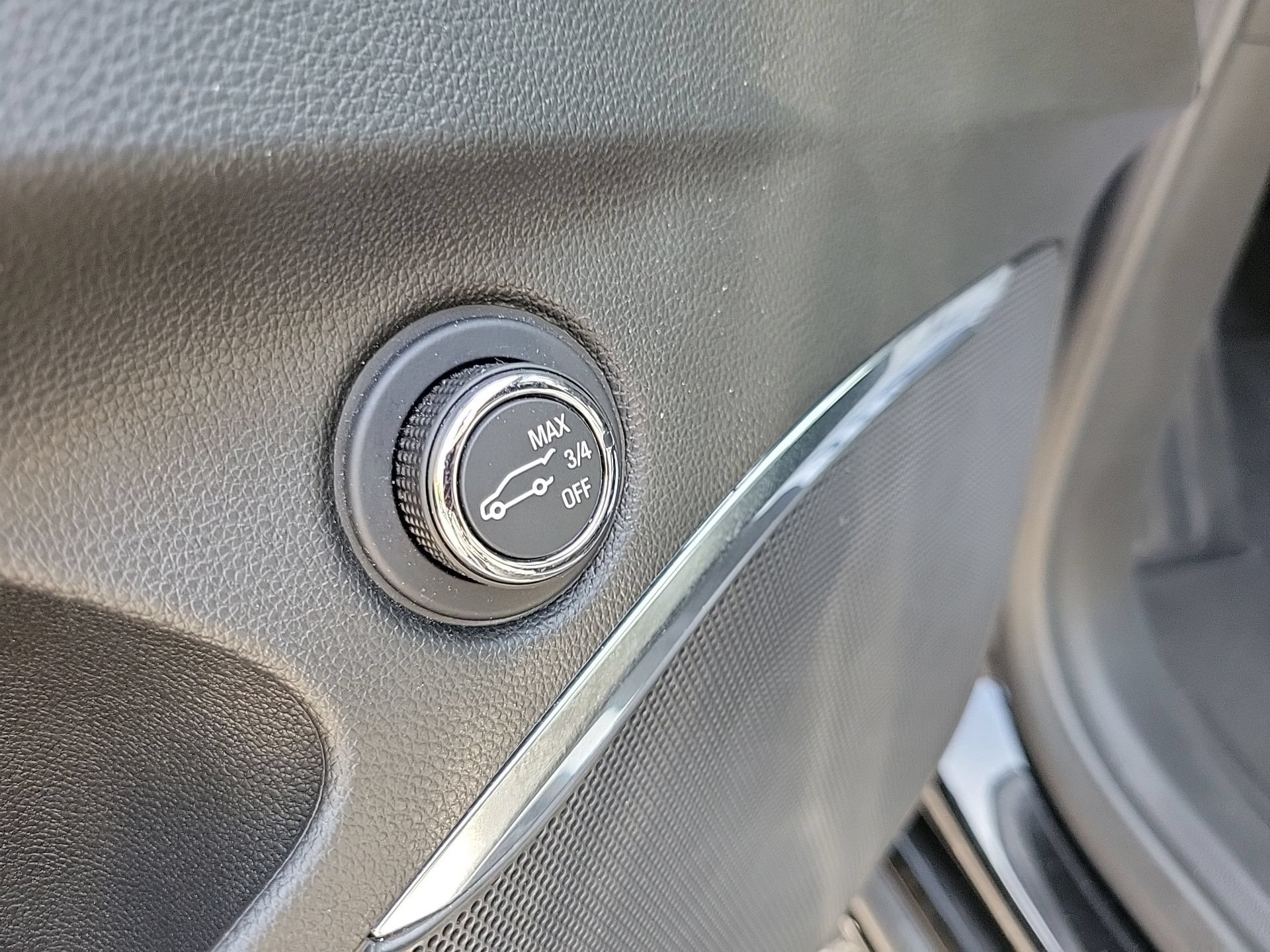 Used 2024 Buick Enclave Essence w/ Sport Touring Edition FWD image 25