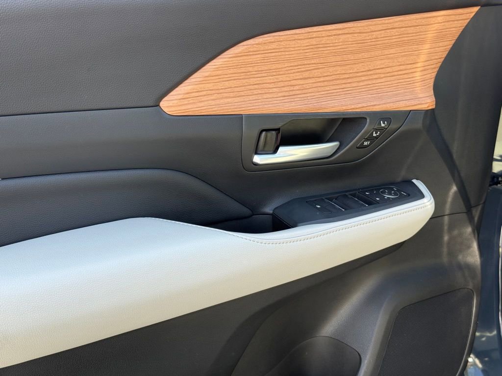 Certified 2024 Toyota Grand Highlander Limited image 18