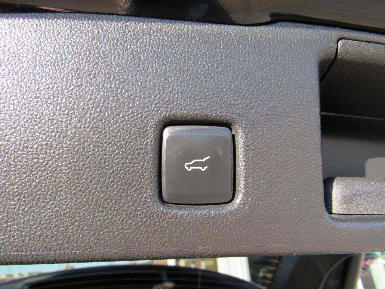 Used 2022 Ford Escape SE w/ SE Sport Appearance Package AWD/4WD image 32