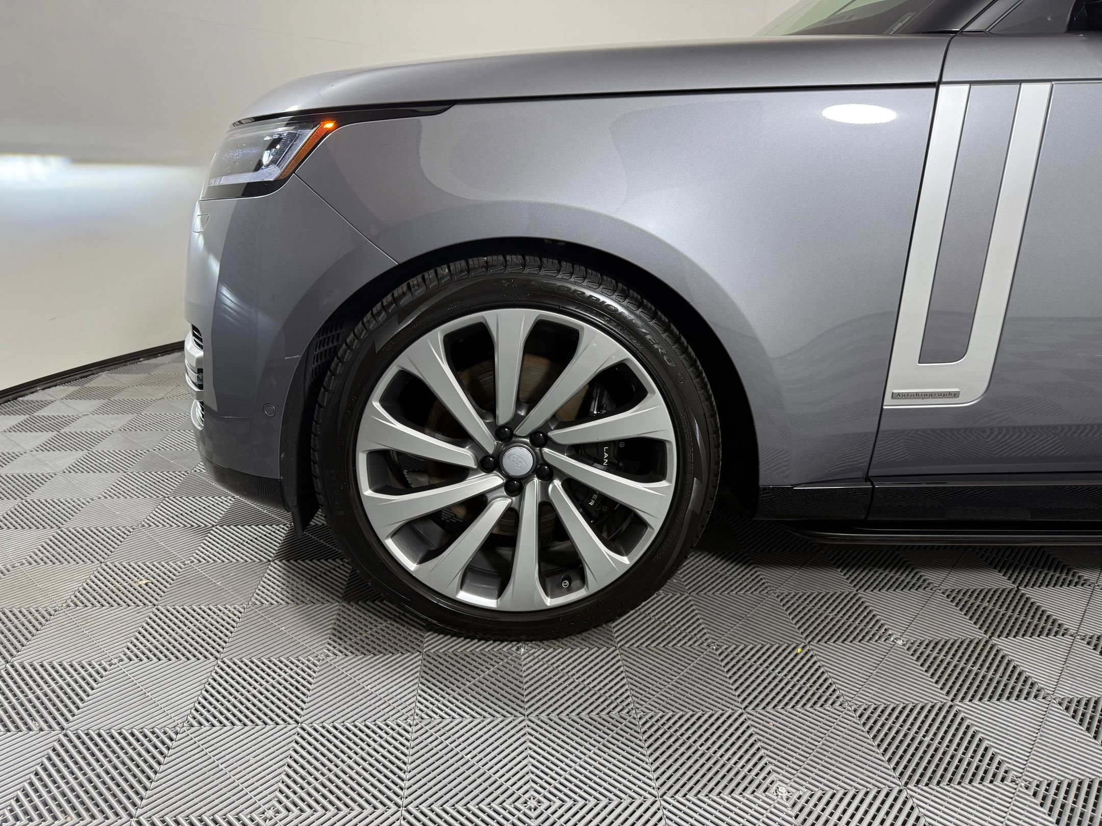 Used 2024 Land Rover Range Rover Autobiography AWD/4WD image 13