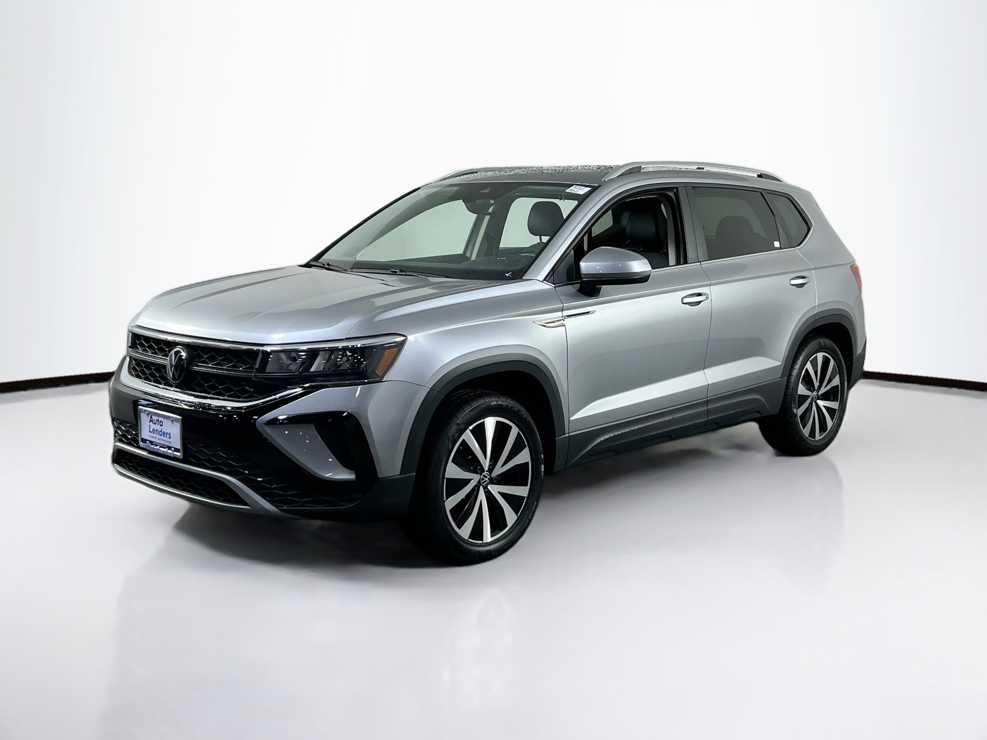 Used 2023 Volkswagen Taos SE AWD/4WD image 1