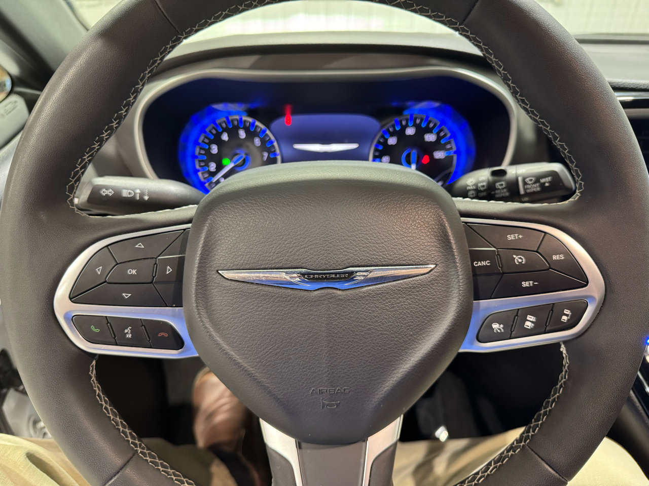 Used 2025 Chrysler Pacifica Select image 14