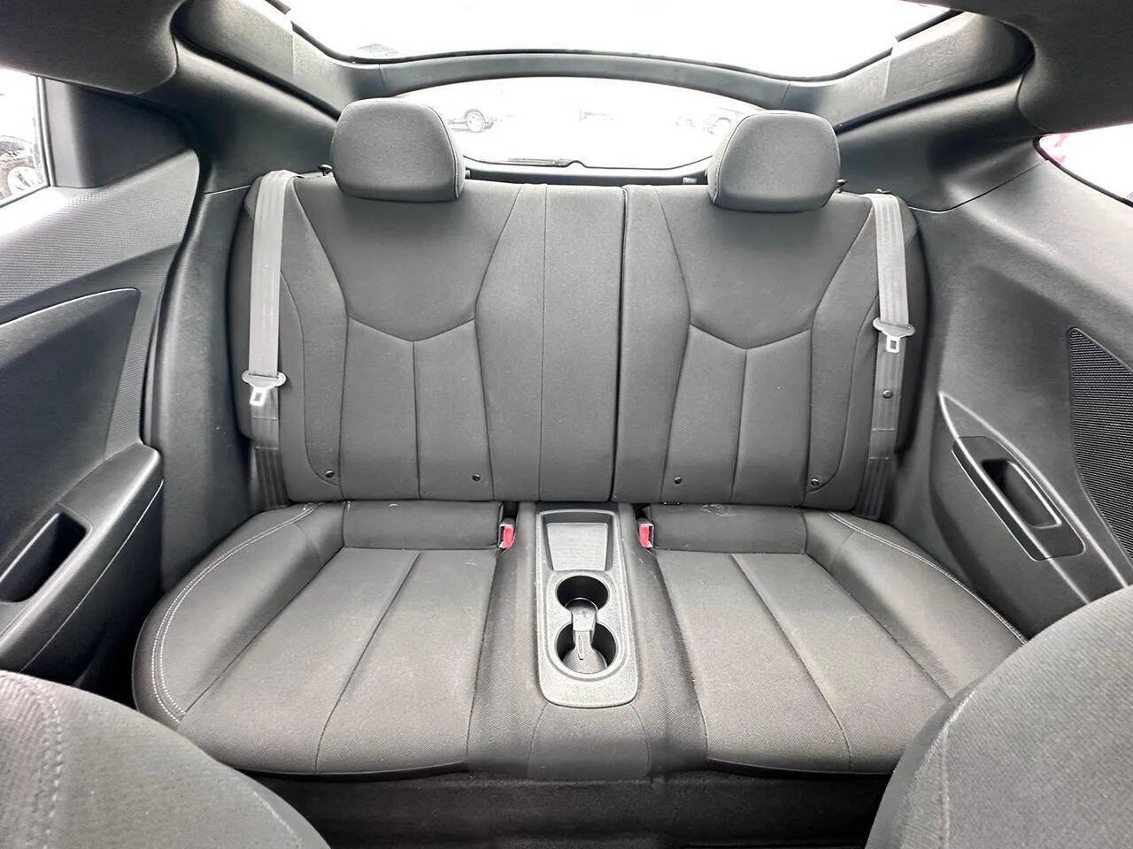 Used 2017 Hyundai Veloster Value Edition FWD image 13
