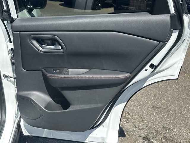 Used 2025 Nissan Rogue SV AWD/4WD image 21
