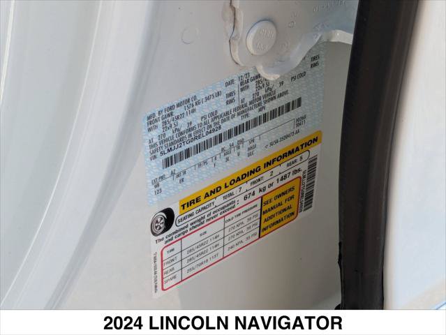 Used 2024 Lincoln Navigator Black Label AWD/4WD image 27