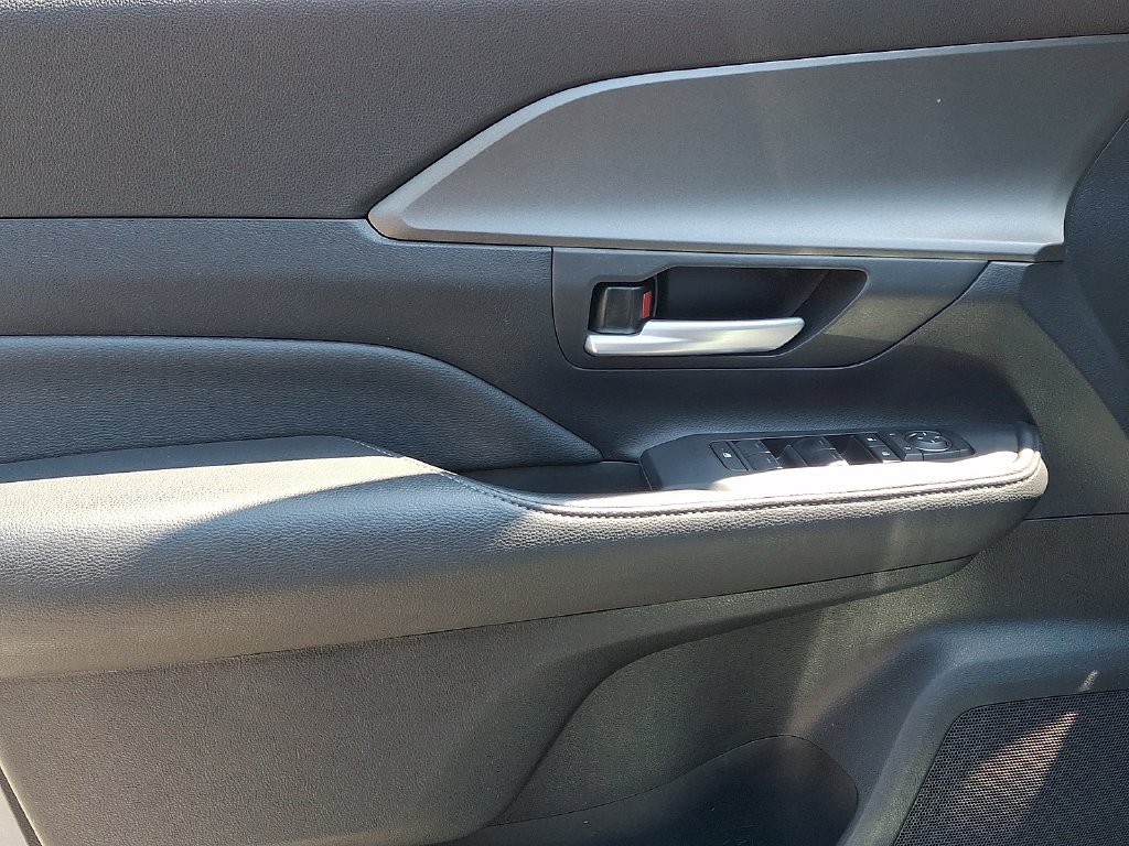 Used 2025 Toyota Grand Highlander FWD image 13