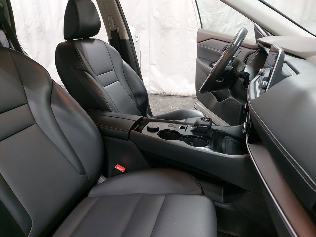 Used 2023 Nissan Rogue SV w/ SV Premium Package image 10