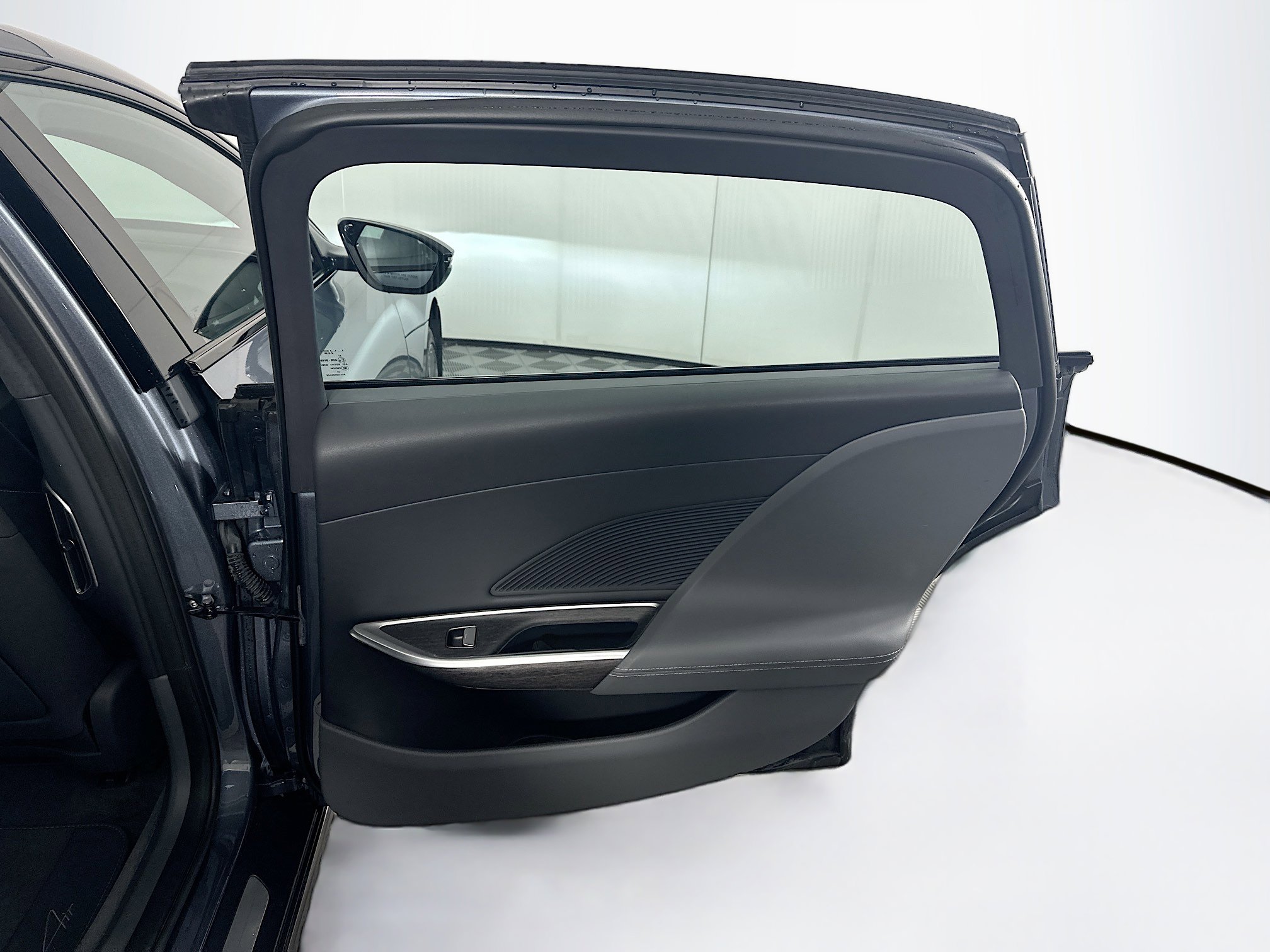 Used 2024 Lucid Air Pure RWD image 31