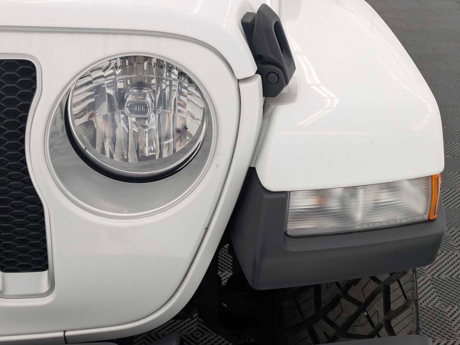 Used 2023 Jeep Wrangler Unlimited Sahara AWD/4WD image 10
