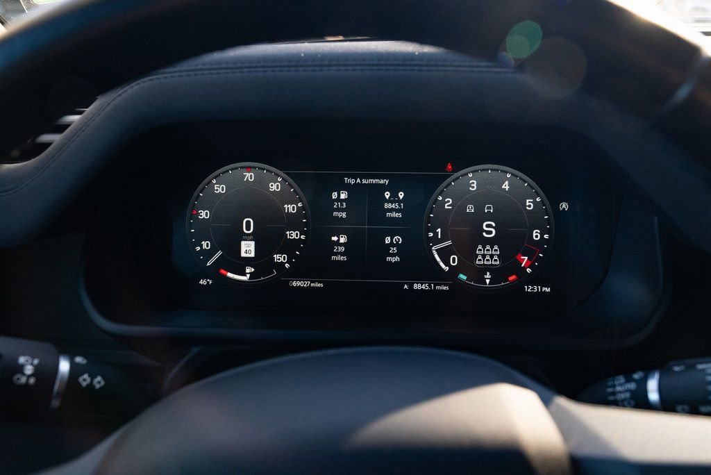 Used 2023 Land Rover Defender 130 X-Dynamic SE image 12