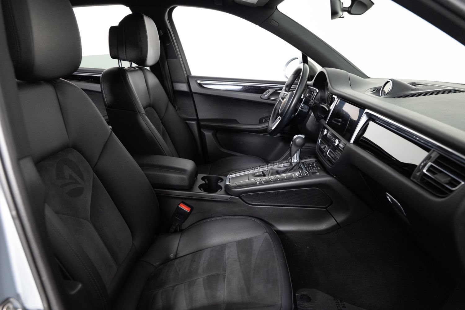 Used 2021 Porsche Macan AWD/4WD image 27