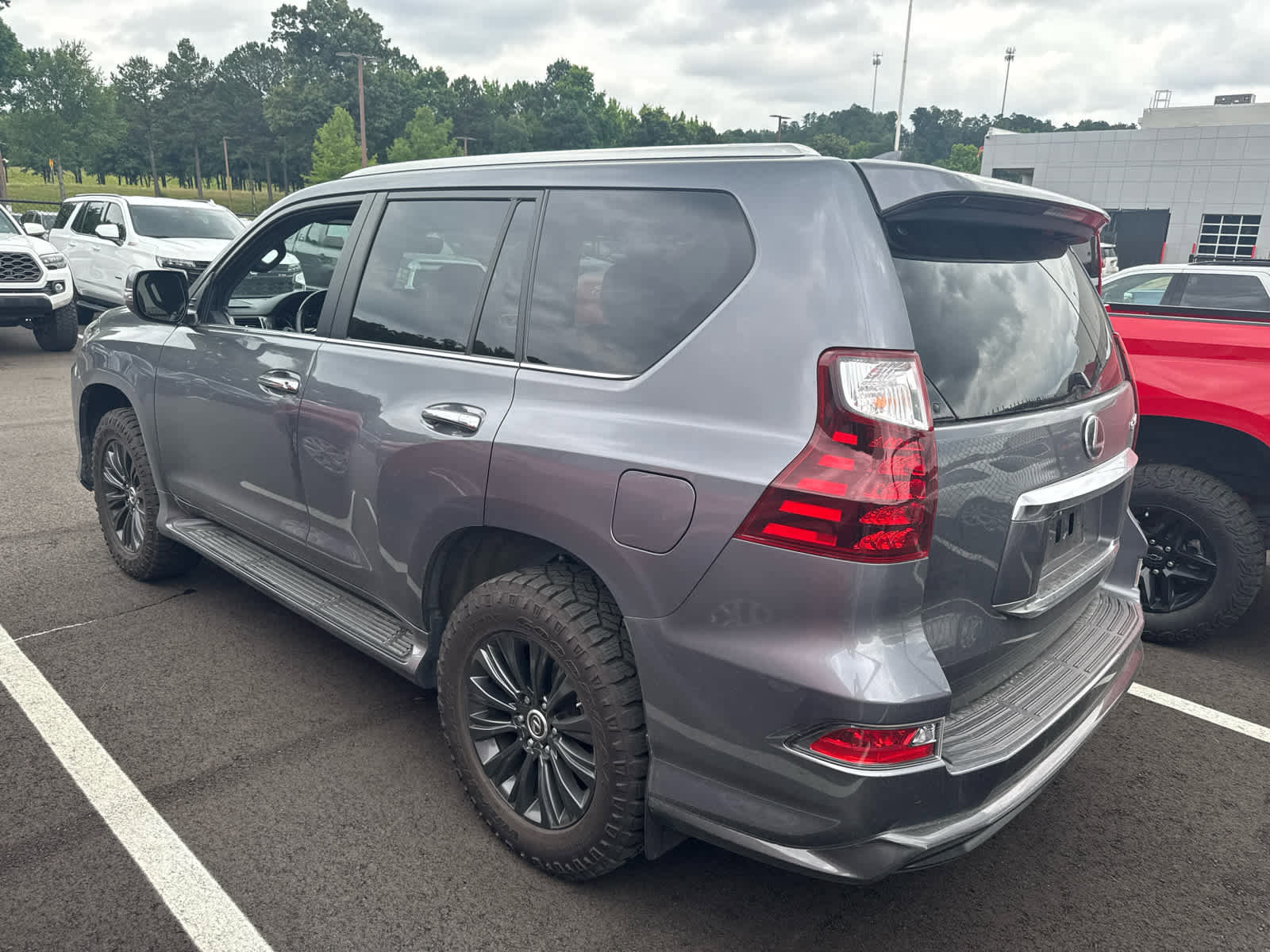 Used 2022 Lexus GX 460 Premium w/ Accessory Package AWD/4WD image 3