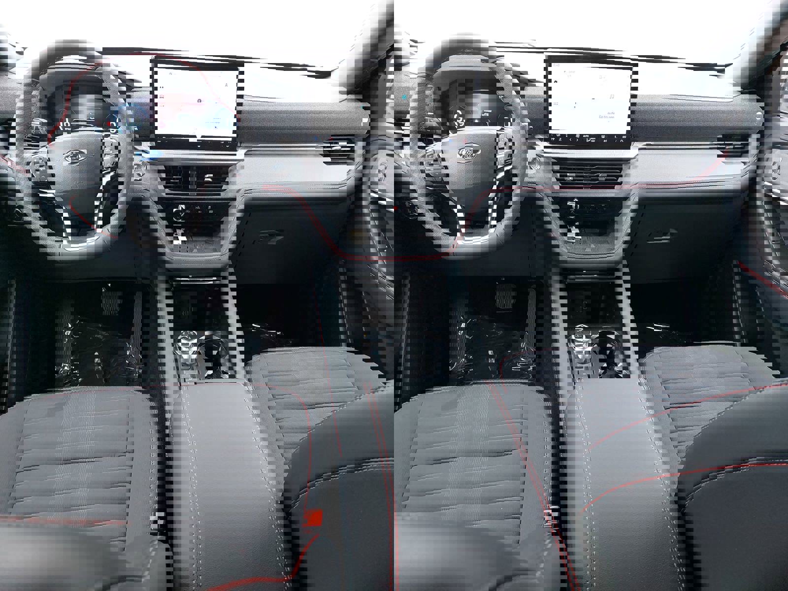 Used 2025 Ford Explorer ST-Line w/ Premium Package image 9