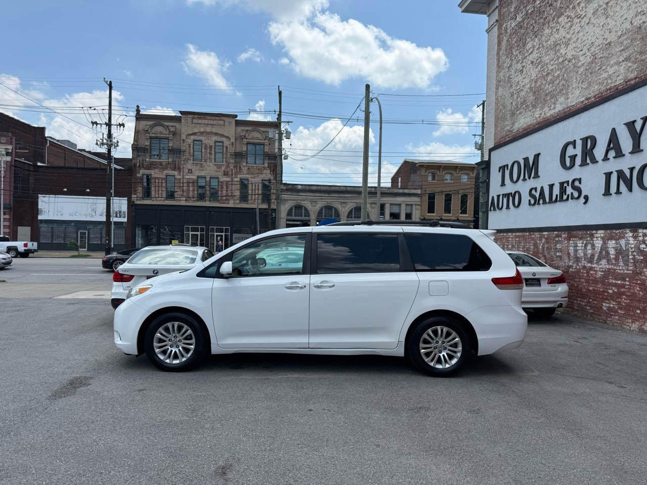 Used 2012 Toyota Sienna XLE w/ Entertainment Pkg FWD image 5