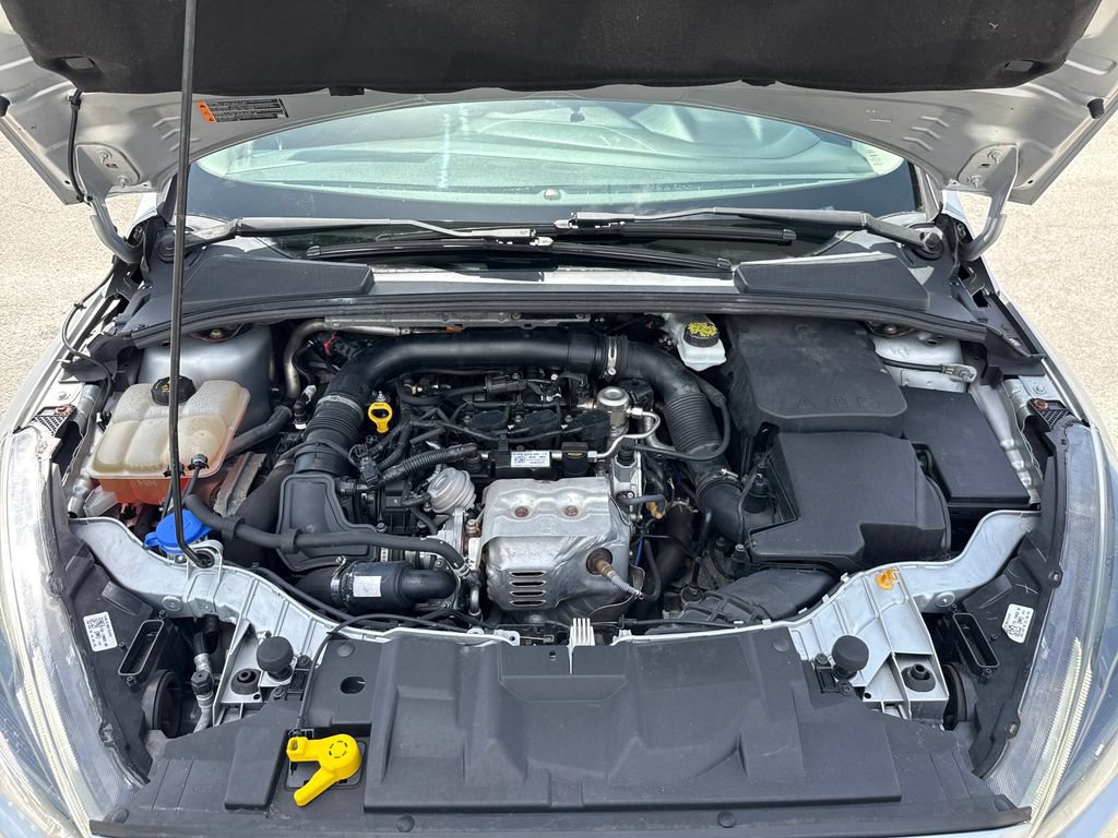 Certified 2018 Ford Focus SE w/ SE Appearance Package FWD image 27