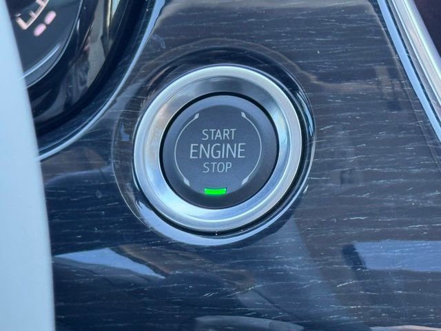 New 2025 Cadillac XT6 Premium Luxury w/ LPO, ONYX Package image 21