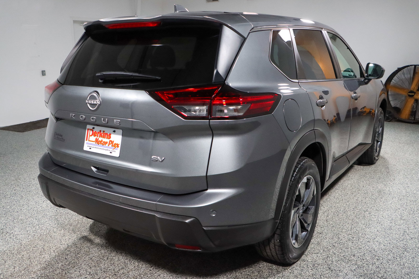 Used 2024 Nissan Rogue SV image 7