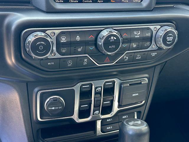 Used 2022 Jeep Wrangler Unlimited Sahara w/ LED Lighting Group AWD/4WD image 26