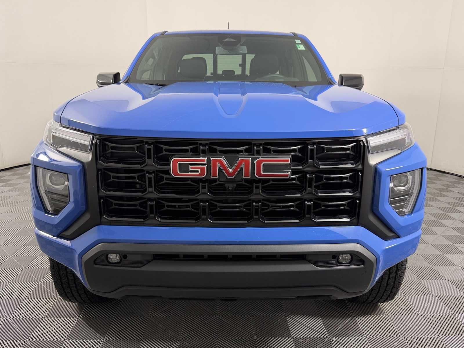 Certified 2025 GMC Canyon Elevation w/ Convenience Package AWD/4WD image 2